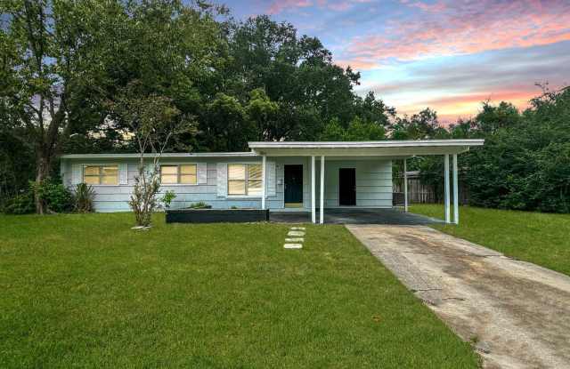 Pet Friendly Corner Lot 3 BD 2 BA Home w/ carport! HUD Accepted! Gallery 1