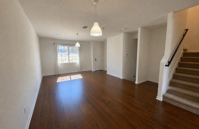 Beautiful Westlake Highlands Townhome with Private Courtyard Gallery 4