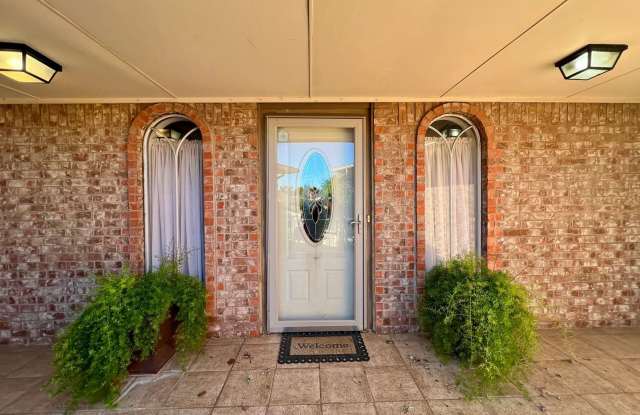 6517 Eastwood Cir Gallery 2