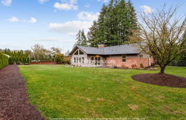 Stylish Gresham Retreat – 3BR Home with Oversized Lot  RV Parking! photos photos