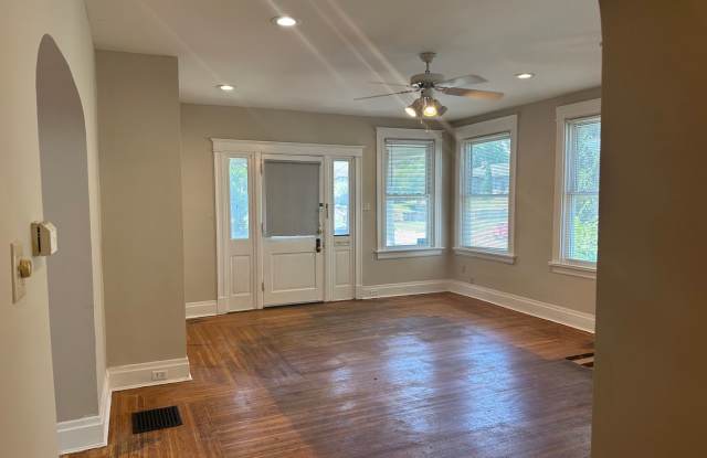 Spacious 2 Bedroom 1 Bath Apartment photos photos
