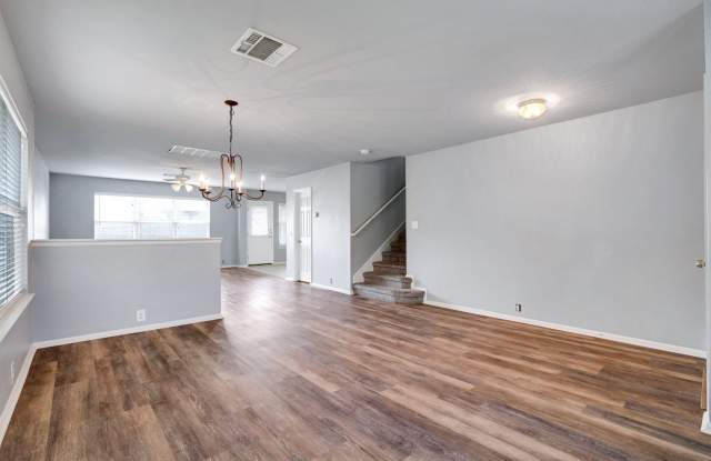 Private Backyard & Spacious Interior Near Randolph AFB Gallery 4