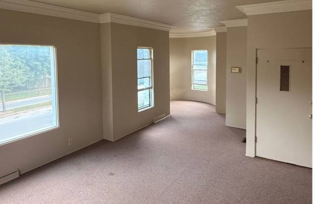 307 N Raynor Avenue Gallery 2