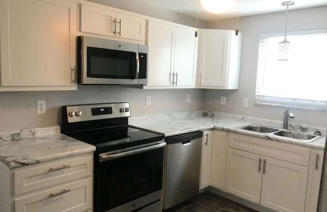 Pet Friendly Renovated One Bedroom photos photos