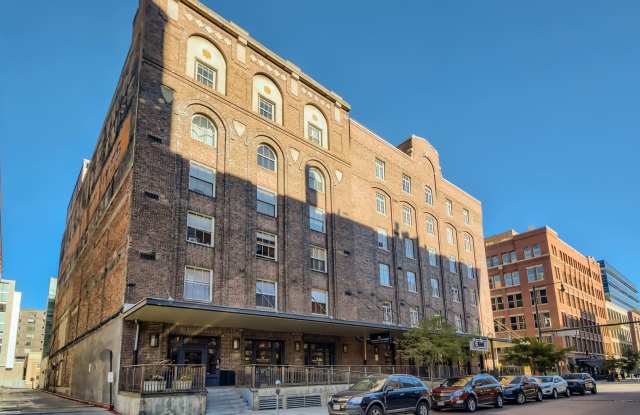 Evolve Real Estate: Spacious 2 Beds/2 Baths Loft With Balcony! Open Concept With Industrial Charm! photos photos