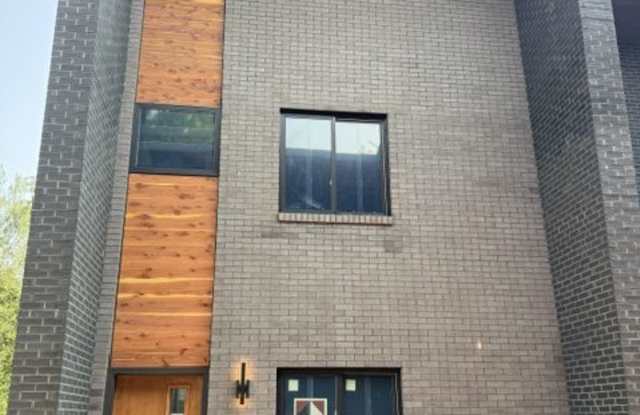 220 South 15th Street - Townhouse Gallery 3