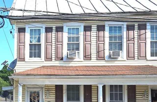 Spacious 3-Bedroom / 1.5-Bath Duplex photos photos