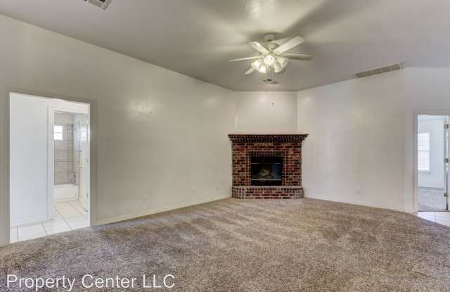 2621 Silvertree Dr Gallery 3