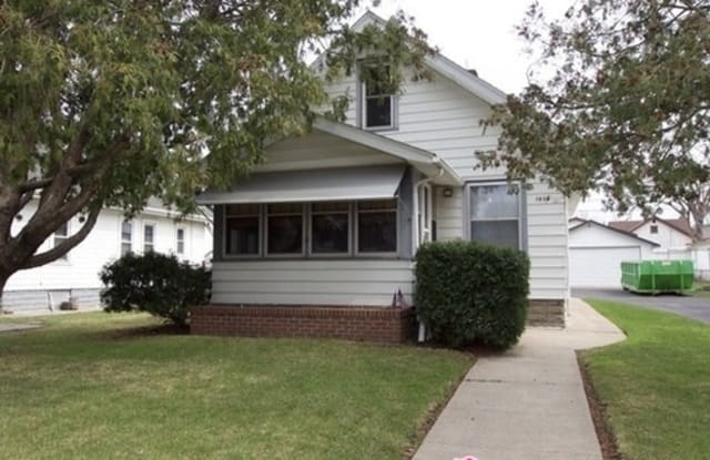 1839 Lincoln St North East - 1839 Northeast Lincoln Street, Minneapolis, MN 55418