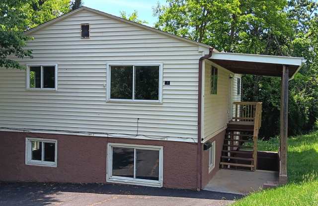 Christiansburg, 2 BR / 1 BA, Available in June 1st photos photos