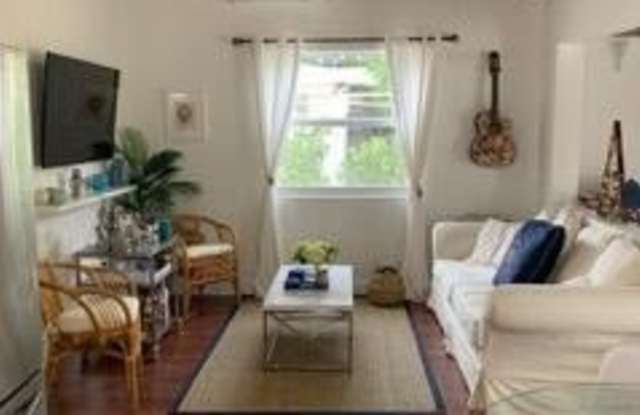 919 Lobster Lane Gallery 4