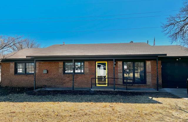 Great 3 bed 2 bath 1 car garage available now Gallery 1