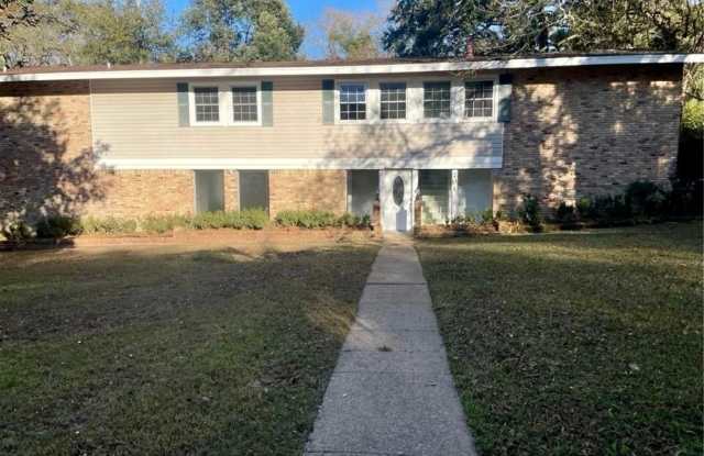 Stunning 4 bdrm 4.5 bath home - 701 Montclaire Way, Mobile, AL 36609 Stunning 4 bdrm 4.5 bath home - 701 Montclaire Way, Mobile, AL 36609