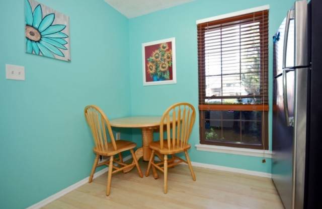 225 ENGLISH PL Gallery 4