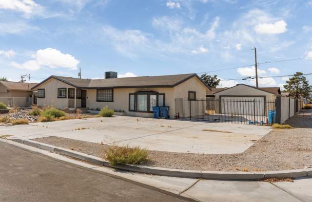 Single story with plenty of parking for toys and no HOA Gallery 3