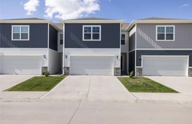 14243 Walnut Meadows Drive - 14243 Walnut Meadows Drive, Urbandale, IA 50111