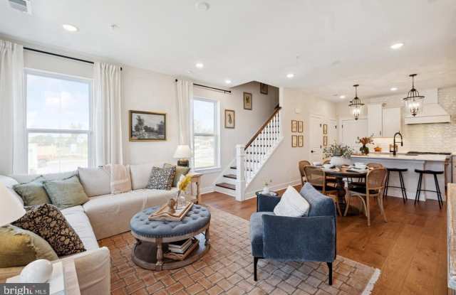 14956 DECO Circle Gallery 2