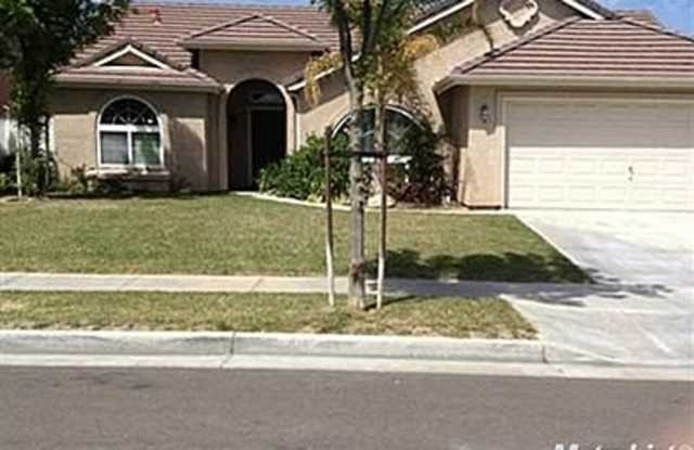 Beautiful 3 bedroom and 2 bath home ready for move in. photos photos