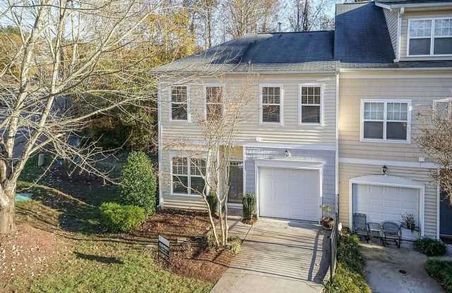 3 Bedroom Townhome with Garage - Walk to Downtown Wake Forest! Gallery 3