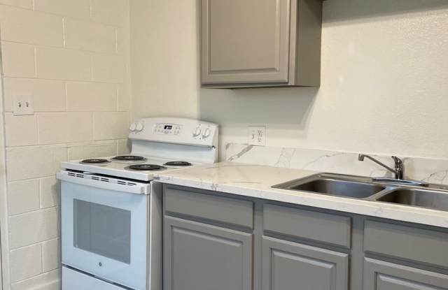 2100 North Daley Street photos photos