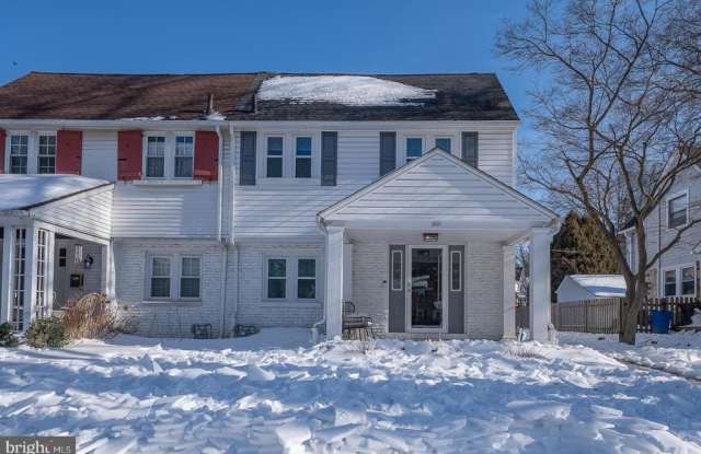 227 E HATHAWAY LANE photos photos