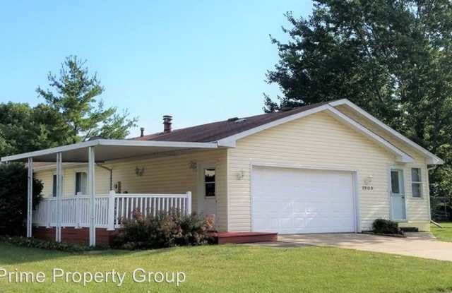 2909 Clayton Blvd - 2909 Clayton Boulevard, Champaign, IL 61822