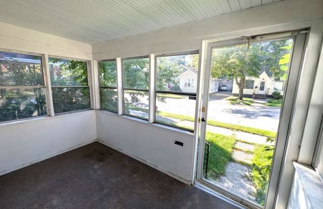 1252 Fleming, 3 bedroom house with basement and garage Gallery 3