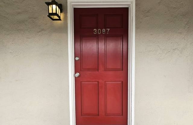 Updated Top Floor 2 Bedroom/1 Bathroom Apartment Gallery 3