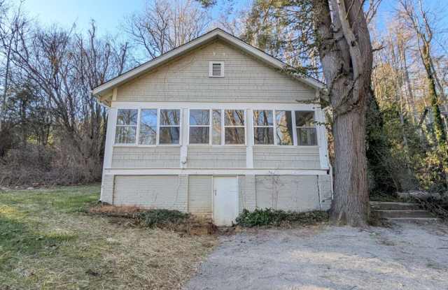 Chester Hill Cottage - 1121 Montreat Road, Black Mountain, NC 28711