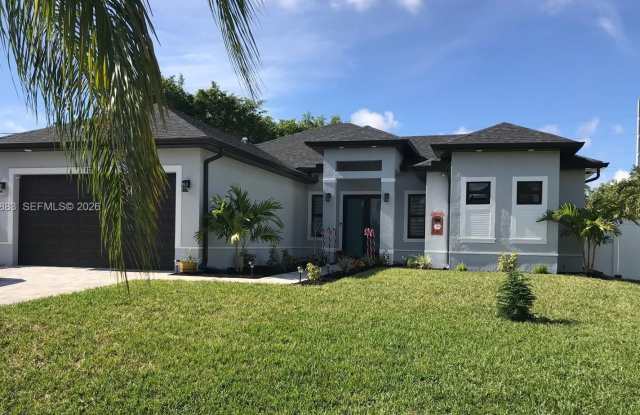 3738 SE santa barbara pl - 3738 Southeast Santa Barbara Place, Cape Coral, FL 33904