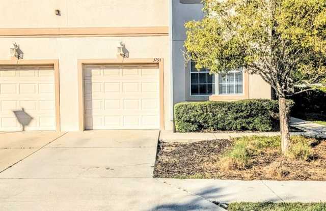 3-bedroom, 2.5-bath end-unit townhome located in Parkstone - 3791 Tinsley Lane, South Gate Ridge, FL 34233
