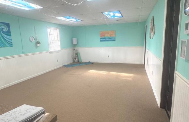 233 COLONIAL Avenue Gallery 3