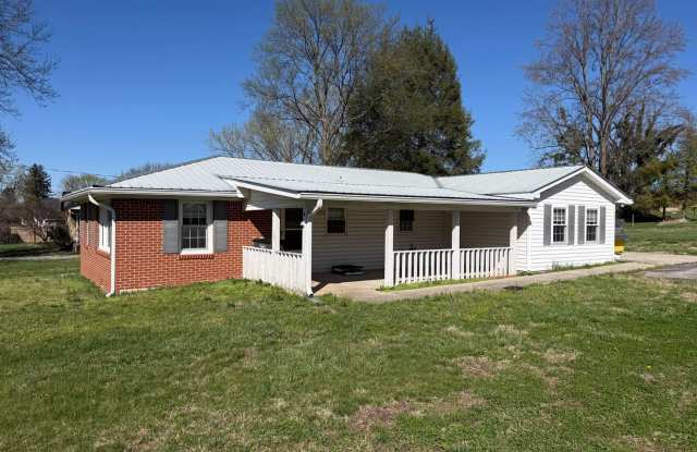 Spacious 3-Bedroom Home with Screened-In Porch and Ample Parking in Cookeville photos photos