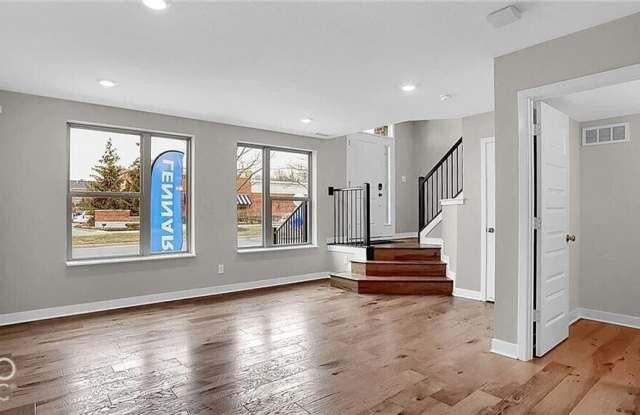 11558 Fulham Street Gallery 3