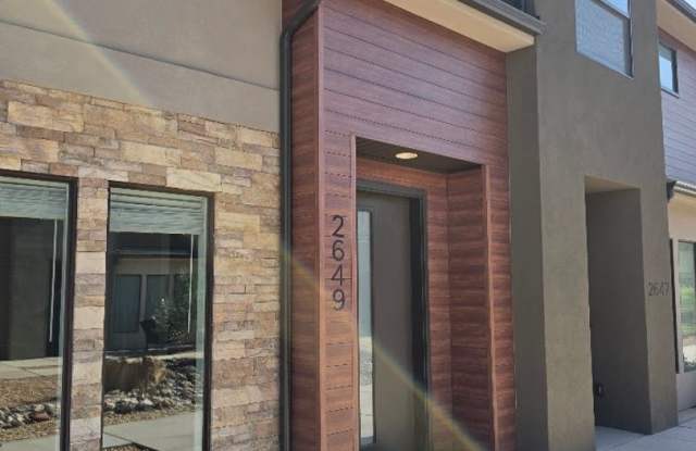 Newer Town Home in St. George- Lazy River & Community Pool Gallery 3