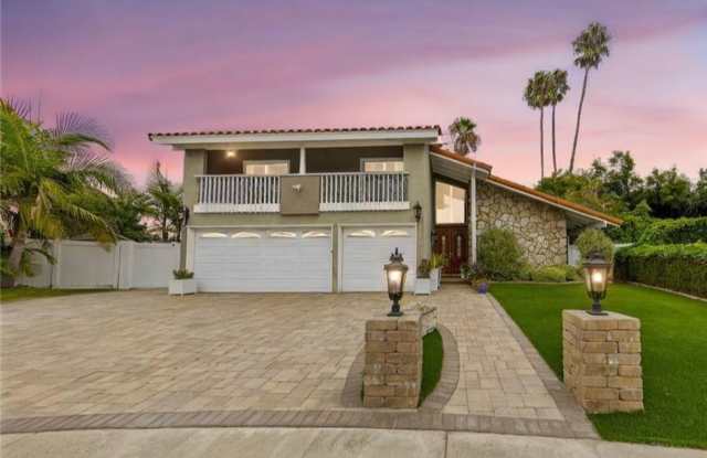 4 bed 3 bath POOL on HUGE Lot! photos photos