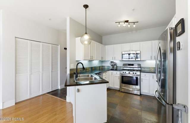 8231 Meadowview Court Gallery 3