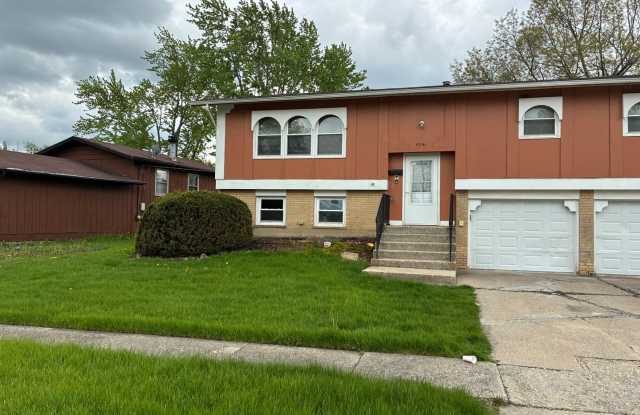 Spacious Updated 4 Bed 2 Bath with Garage Parking photos photos