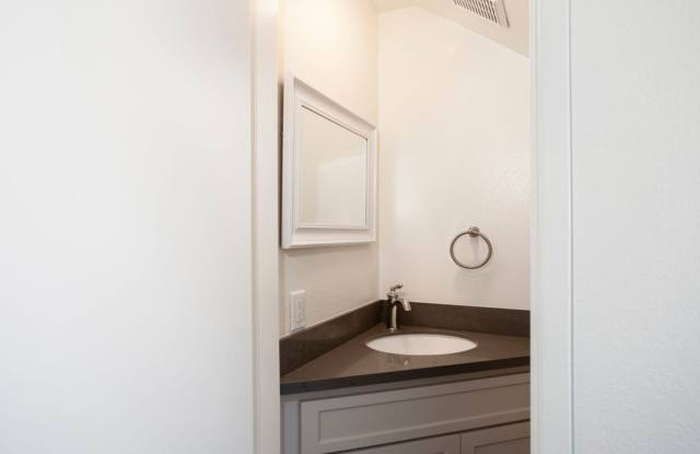 Completely updated 2 Bedrooms / 1.5 Bathrooms in the heart of Guadalupe! Gallery 4