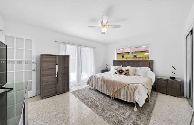 1619 Hollywood Boulevard Gallery 3