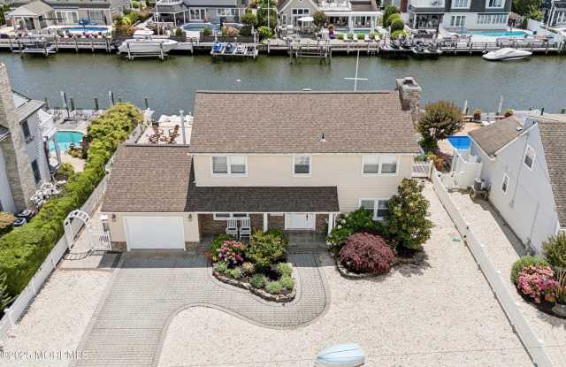 242 Curtis Point Drive photos photos