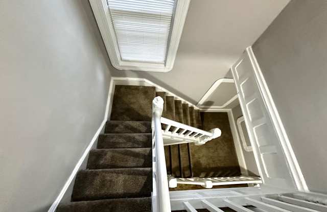 6539 PARK Avenue Gallery 3