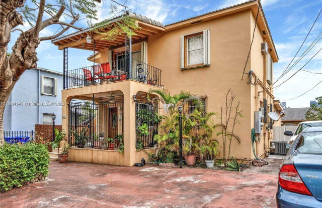 935 SW 11th Ave photos photos