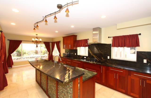 Large 4 bedroom, 3 bath, 4+ parking, gated single family house in Kalihi photos photos