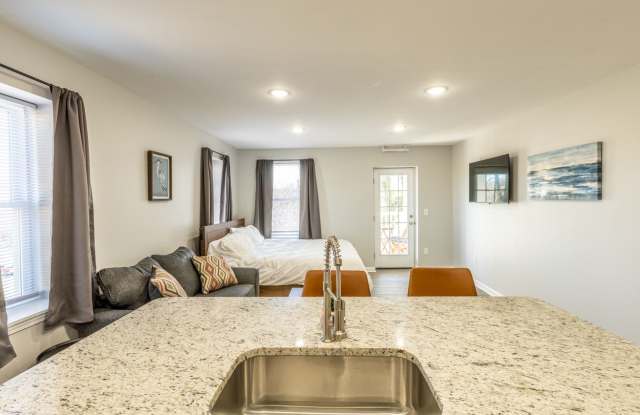 1329 Riverdale Dr Gallery 3
