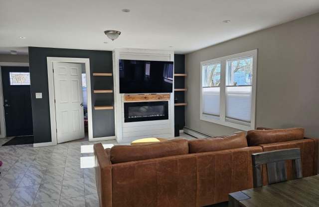 146 Kingston Boulevard Gallery 4