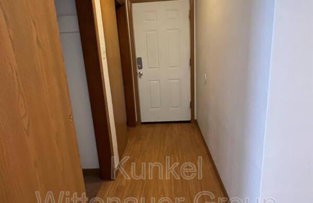 1813-4 Jamestown Road Gallery 2