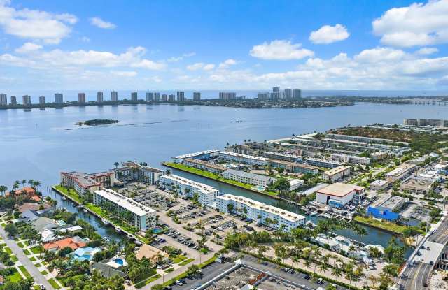 100 PARADISE HARBOUR Boulevard Gallery 1