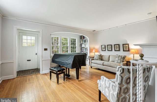 4409 Q ST NW Gallery 2