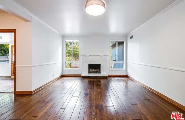 2924 Manning Ave Gallery 4